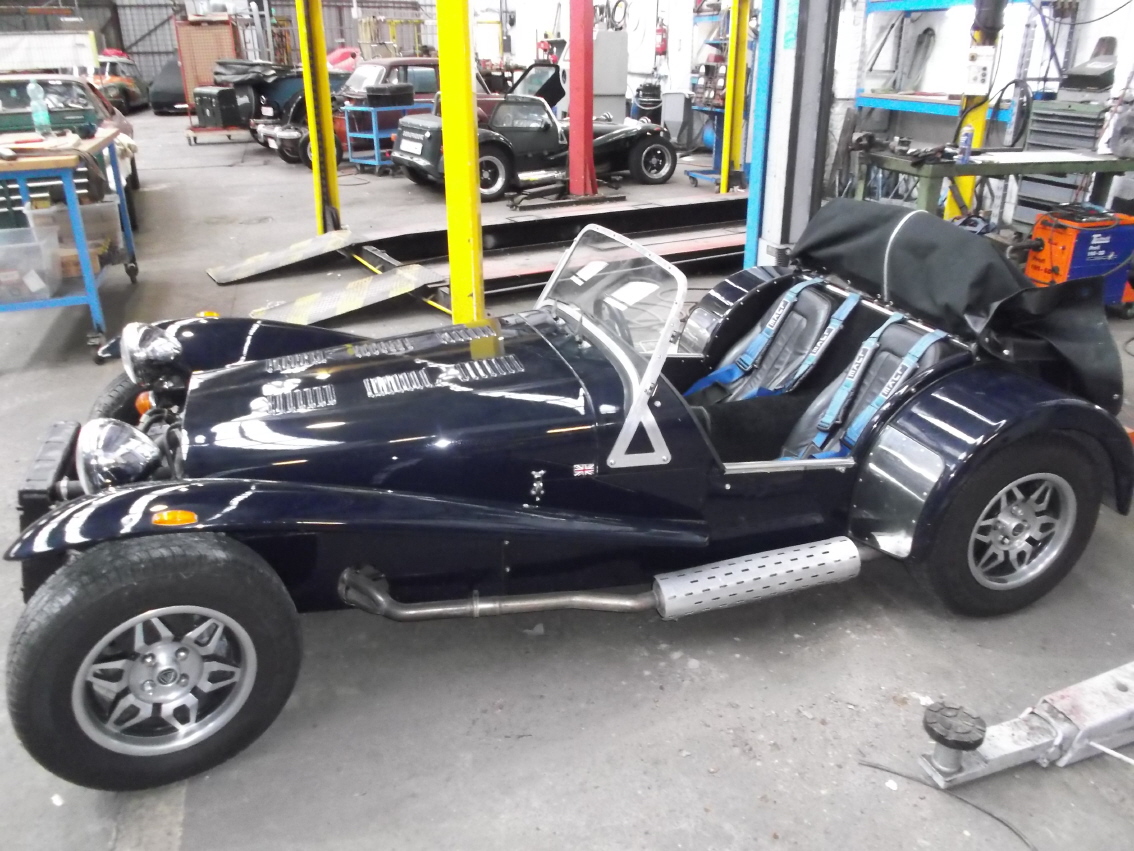 CATERHAM, DONKERVOORT ET AUTRES